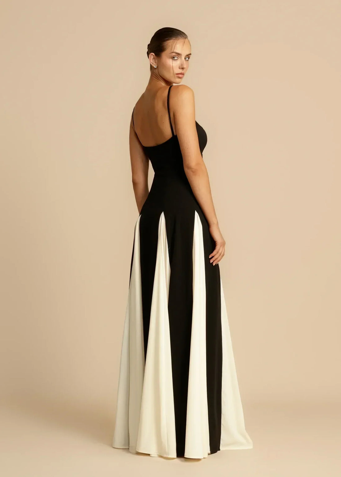 Elevate Your 2025 Wardrobe: The Colorblock Slip Maxi Dress – Where Bold Trends Meet Timeless Confidence