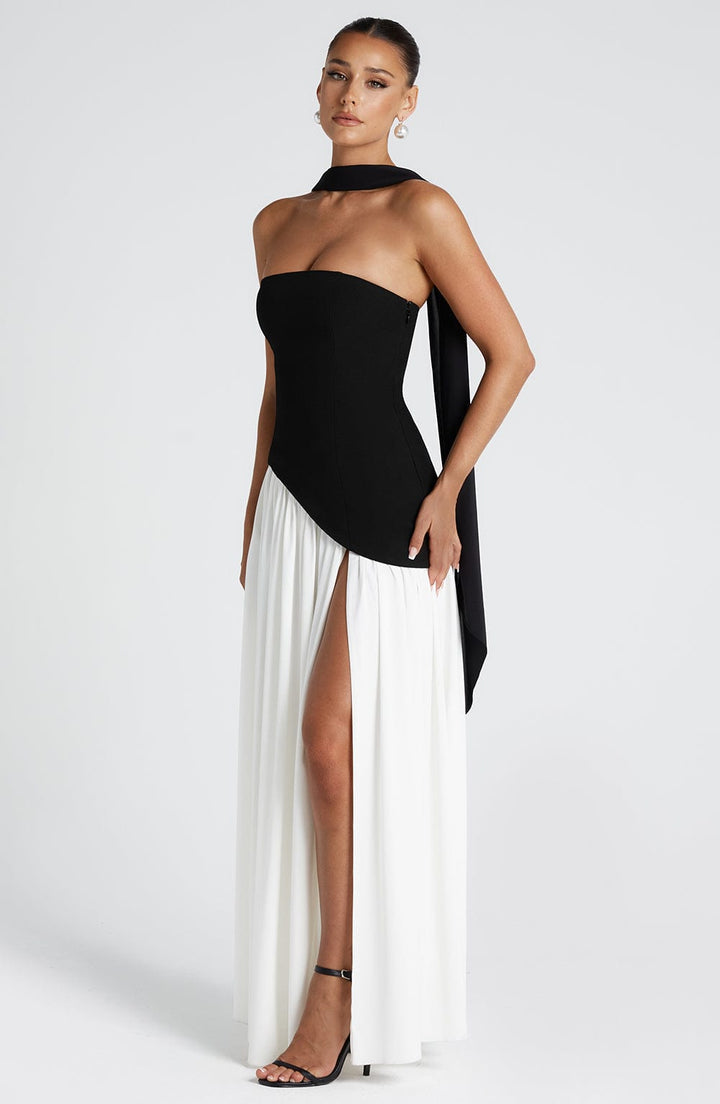 High-Fashion Maxi Dress - Strapless Bodice & Dramatic Slit for Nighttime Chic