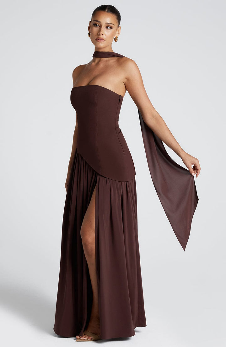 High-Fashion Maxi Dress - Strapless Bodice & Dramatic Slit for Nighttime Chic