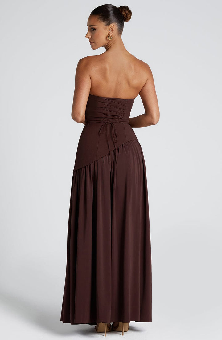 High-Fashion Maxi Dress - Strapless Bodice & Dramatic Slit for Nighttime Chic