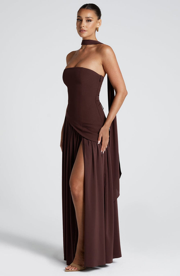 High-Fashion Maxi Dress - Strapless Bodice & Dramatic Slit for Nighttime Chic