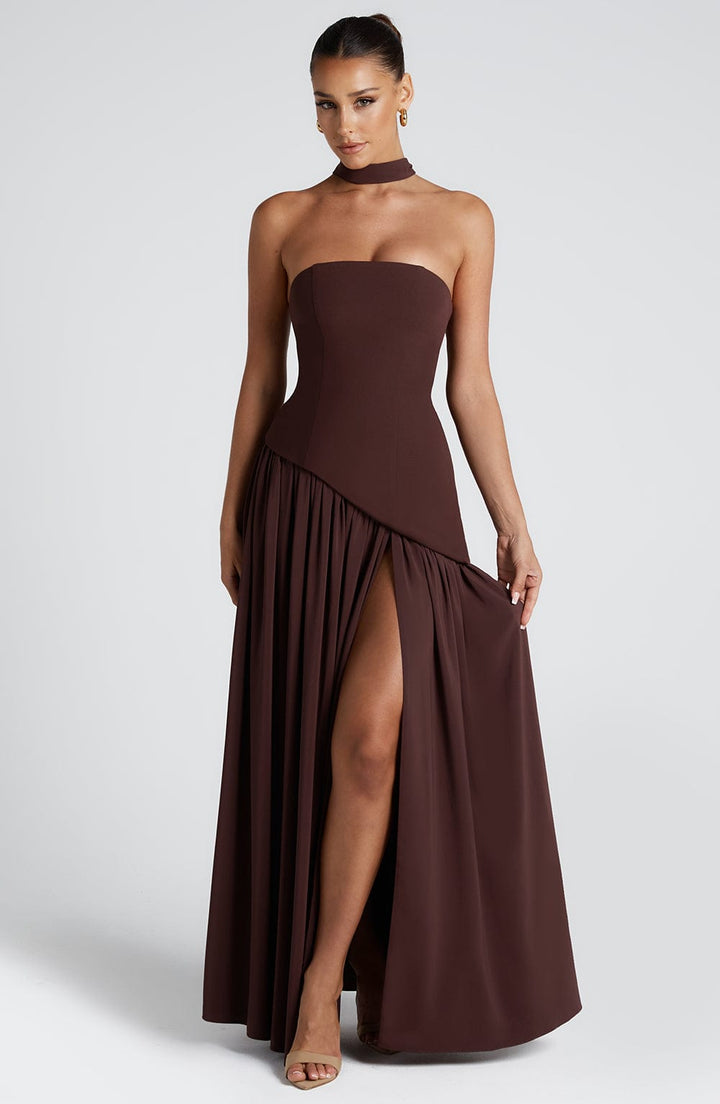 High-Fashion Maxi Dress - Strapless Bodice & Dramatic Slit for Nighttime Chic