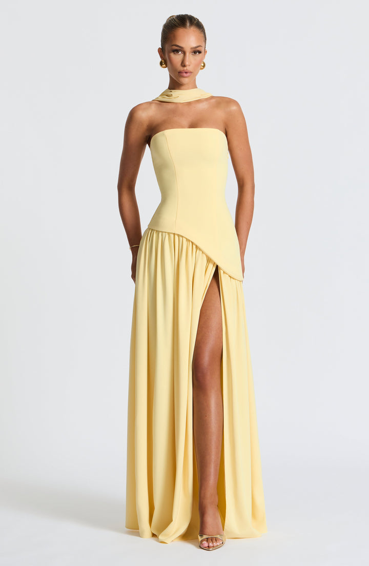 High-Fashion Maxi Dress - Strapless Bodice & Dramatic Slit for Nighttime Chic