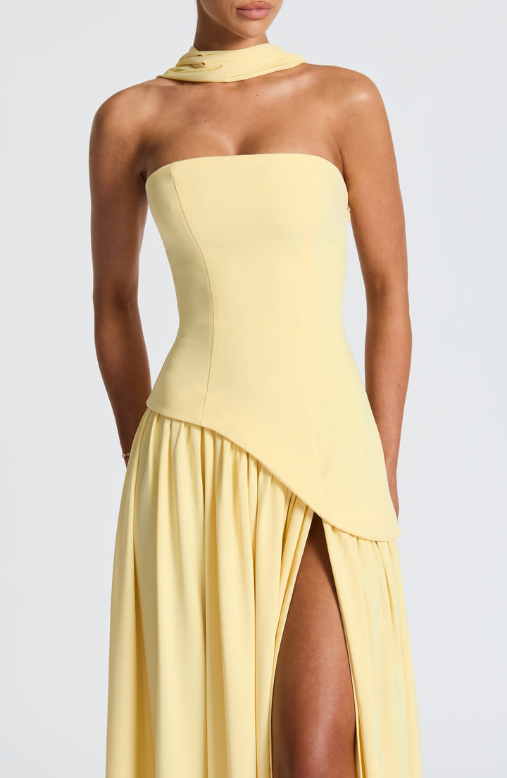High-Fashion Maxi Dress - Strapless Bodice & Dramatic Slit for Nighttime Chic