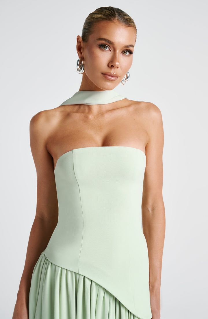 High-Fashion Maxi Dress - Strapless Bodice & Dramatic Slit for Nighttime Chic